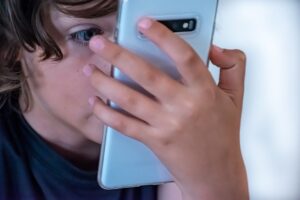 підліткова залежність від гаджетів небезпека